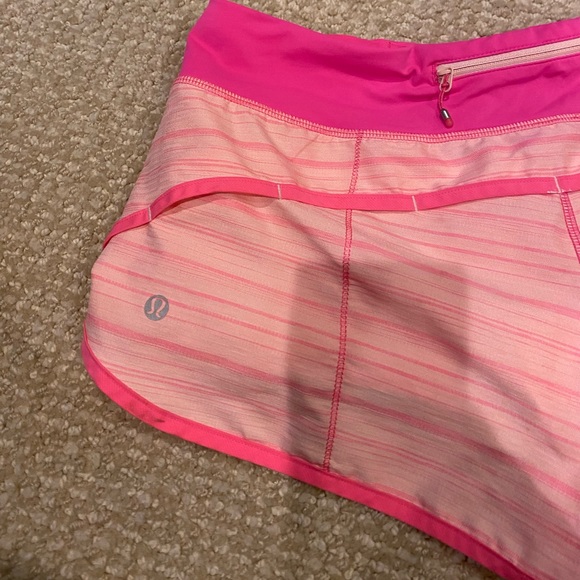 Lululemon Speed Up Shorts - Picture 3 of 4